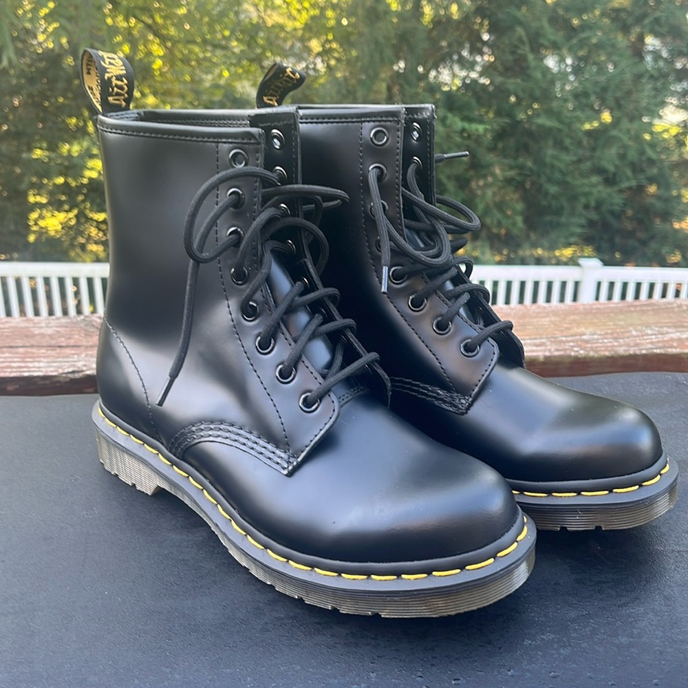 NWOT Dr. Martens AirWair women size 8